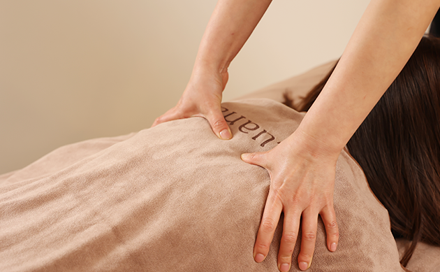 もみほぐし　肩