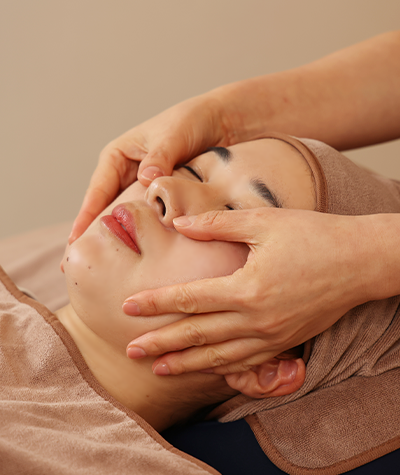 フェイシャル　オイルマッサージ